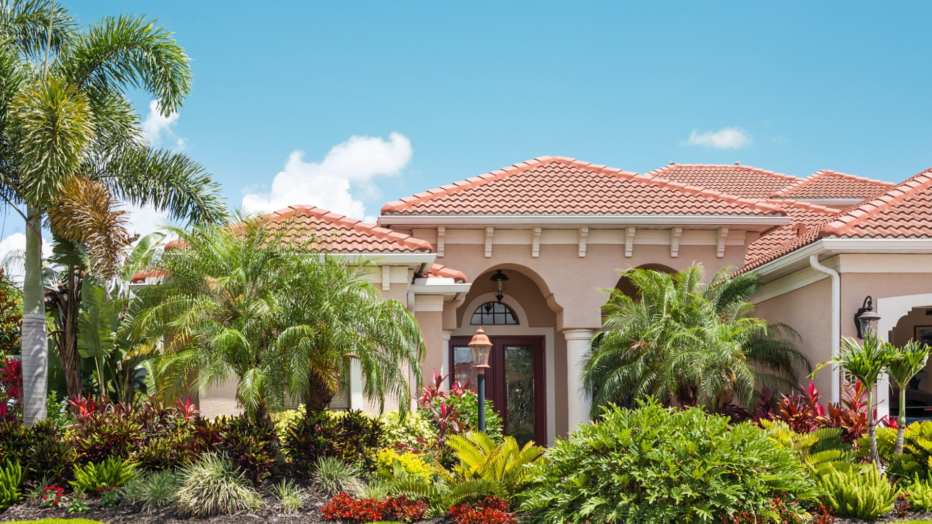 Five Tips for Maintaining a Beautiful Property in the Florida Heat